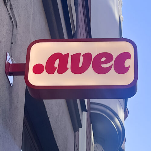 Avec