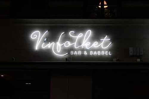 Neon_vinfolket01