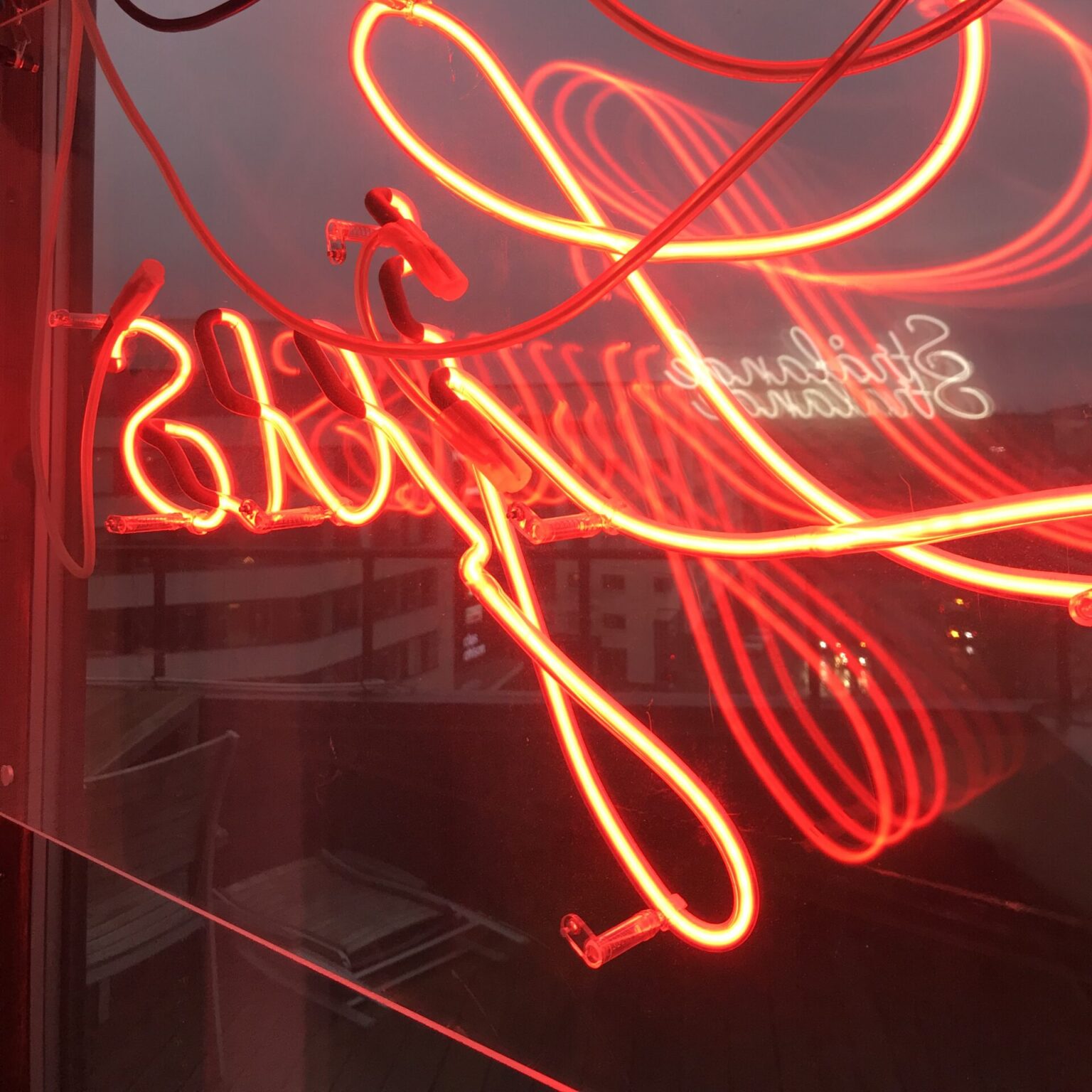 Neonskylt på akryl detaljerna