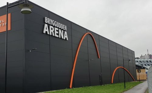 Väldigt stora skyltar_Bryggudden Arena01