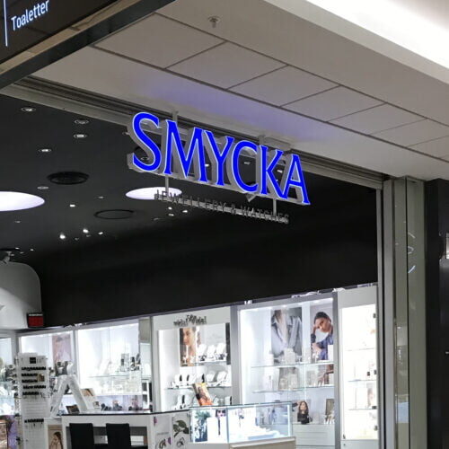 Fasadskylt_Smycka_TäbyCentrum1 kopiera