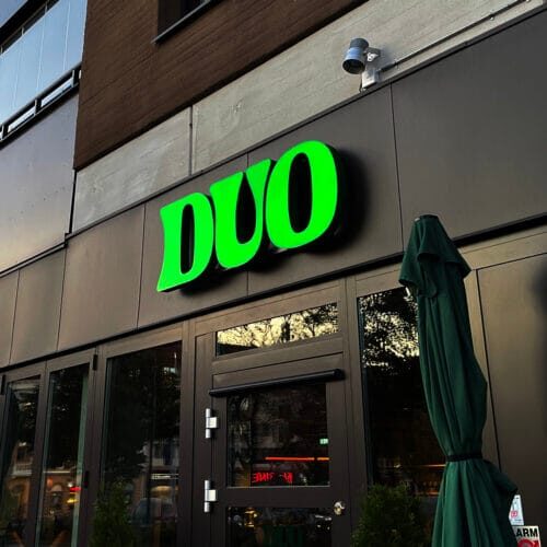 Duo Fasadskylt