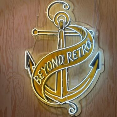 Neonskylt_BeyondRetro_Skyltgruppen4