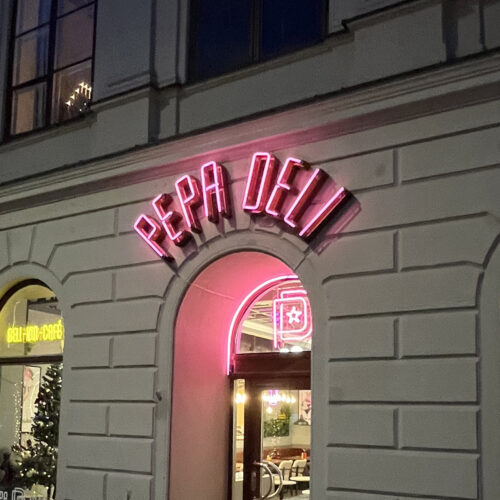 Neonskylt_PepaDeli_Karlstad