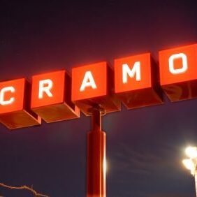 Cramo fasadskylt