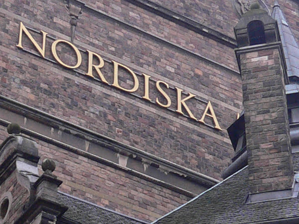 nordiska2 Fasadskylt